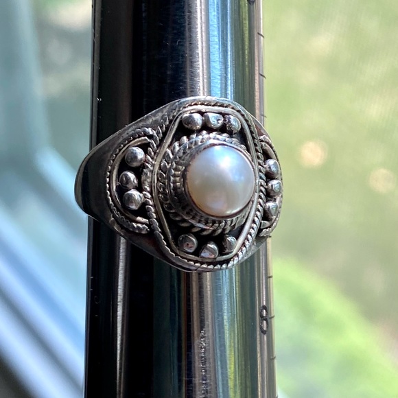 Vintage Jewelry - Gorgeous sterling and pearl ring